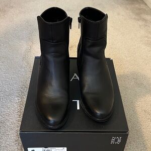 Naturalized Kelby Booties sz 9